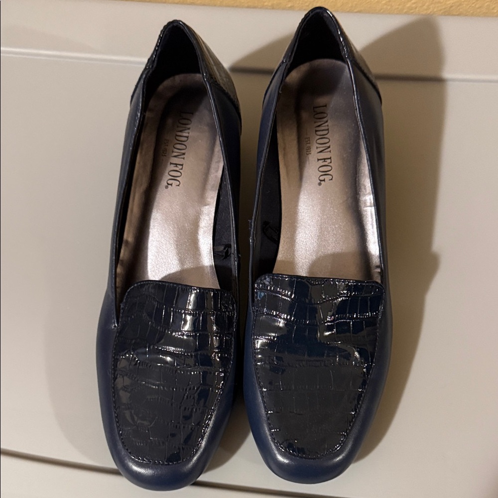 London Fog Women's Dark Blue Croc-Embossed Loafers